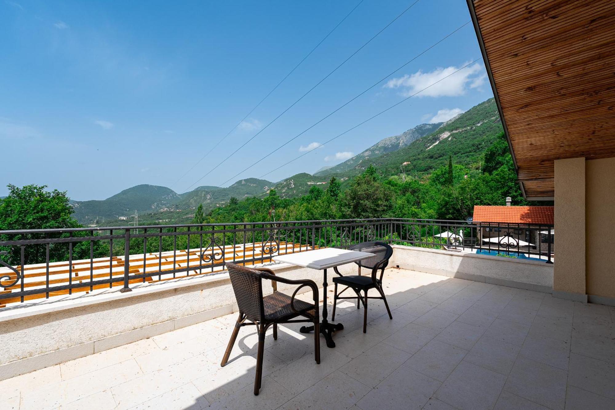 Sunset & Sunrise Villas In Stanisici-Two Villas With Common Pool 布德瓦 外观 照片