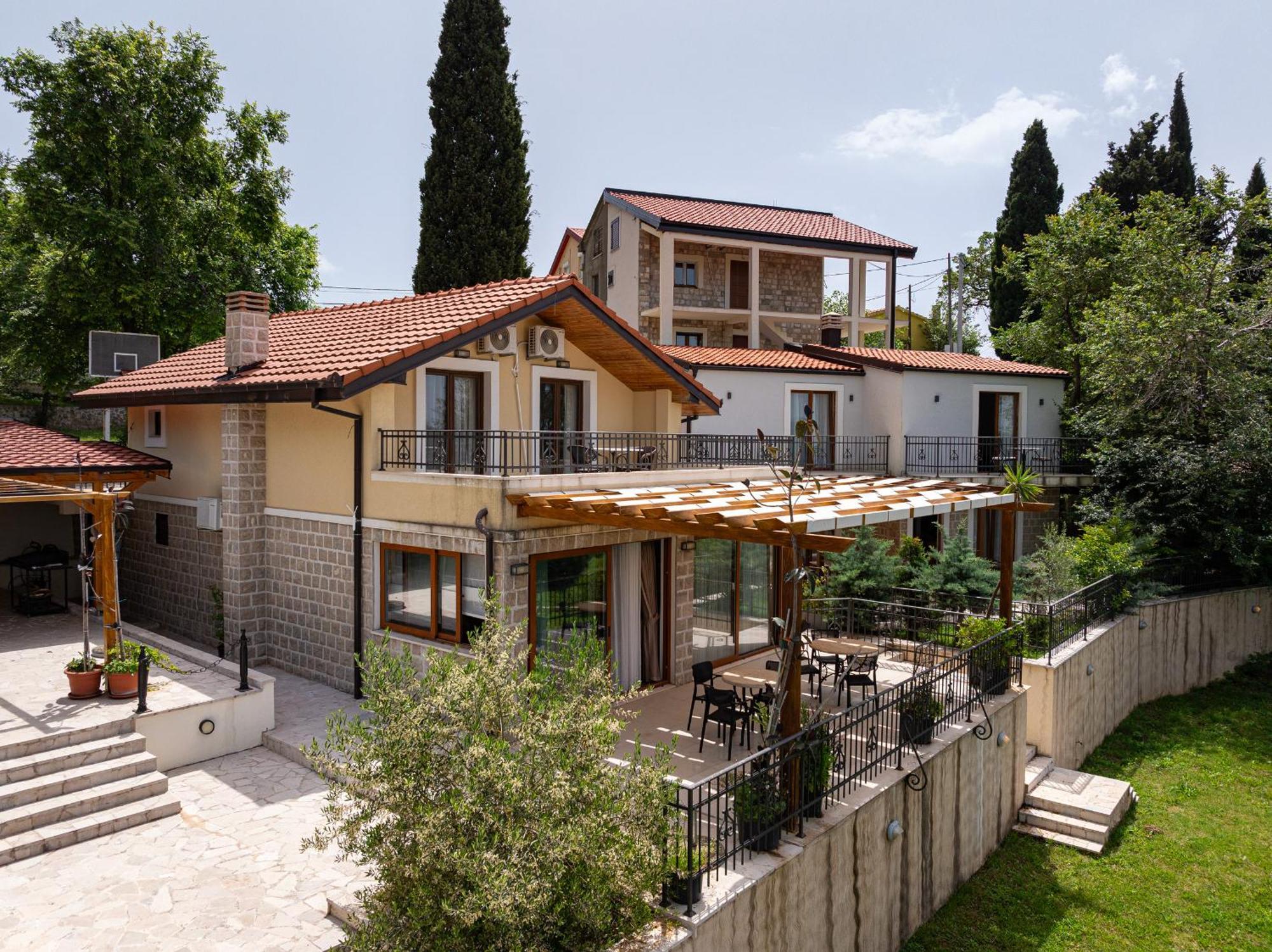 Sunset & Sunrise Villas In Stanisici-Two Villas With Common Pool 布德瓦 外观 照片